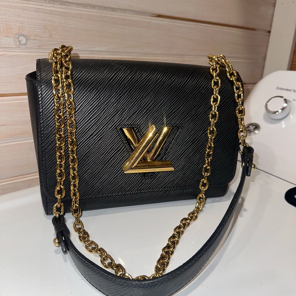 Louis Vuitton Twist MM Epi Leather Crossbody Bag
Hardware Gold